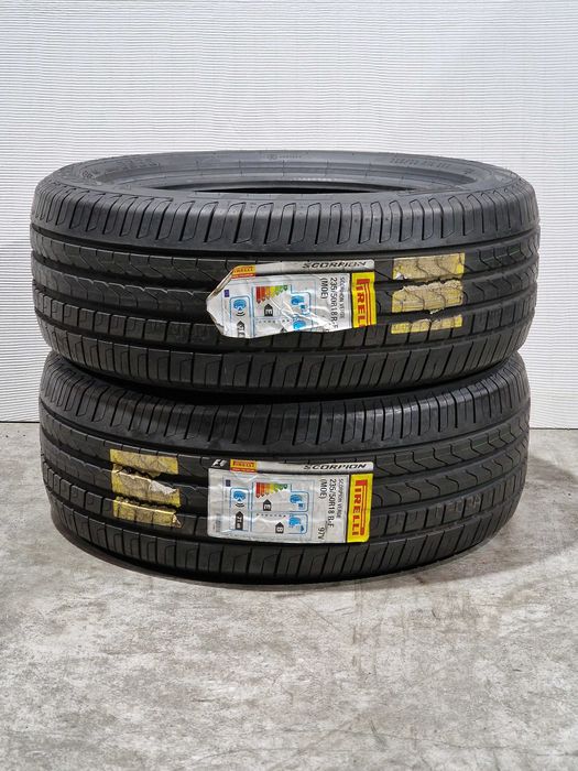 [Como Novos] 2 Pneus 235/50R18 PIRELLI (RFT)
