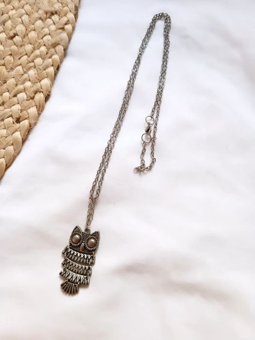 Colar Prateado com Pendente de Mocho