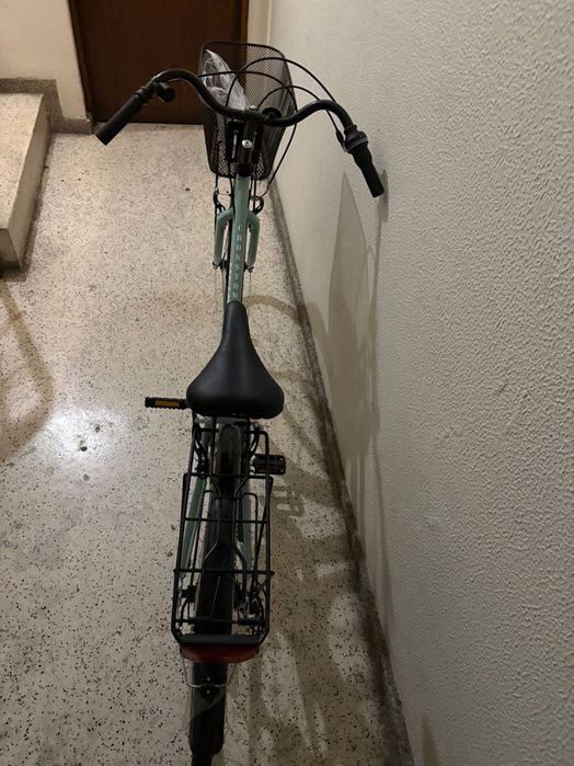 Bicicleta verde para passeio