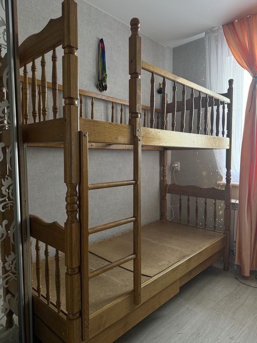 Двухэтажна кровать