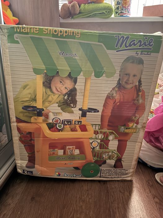Дитячий іграшковий магазин