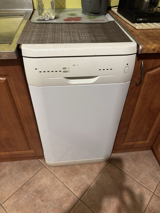 Посудомийна машина Арістон