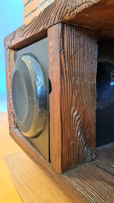 stare belki drewno stolik lampa szafka stół kawowy meble łóżko