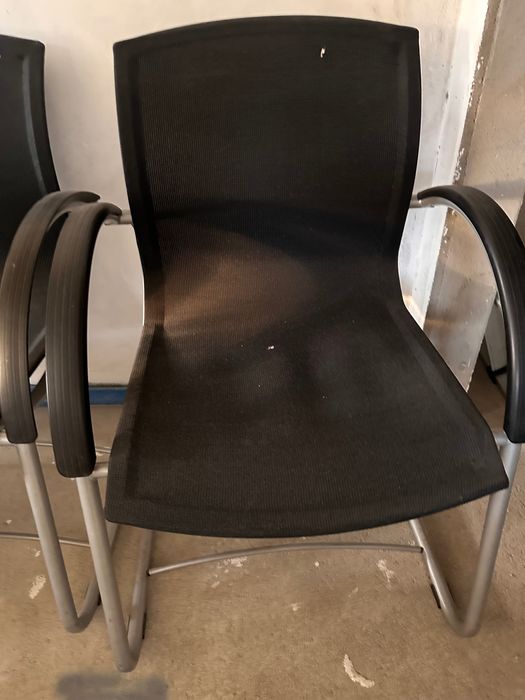 4 cadeiras de escritório pretas