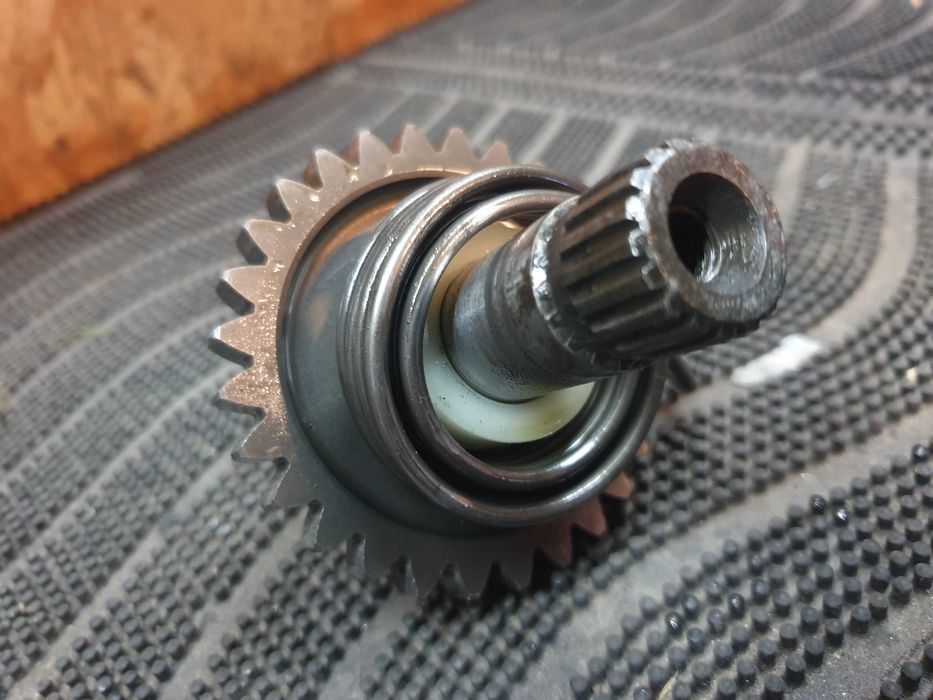 Suzuki rm 250 99r. Mechanizm kopniaka wałek kopki