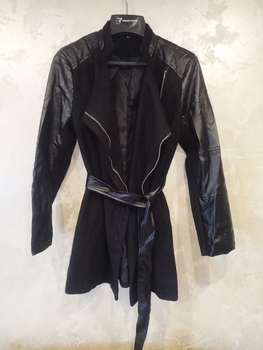 Czarny płaszcz jesienno/wiosenny