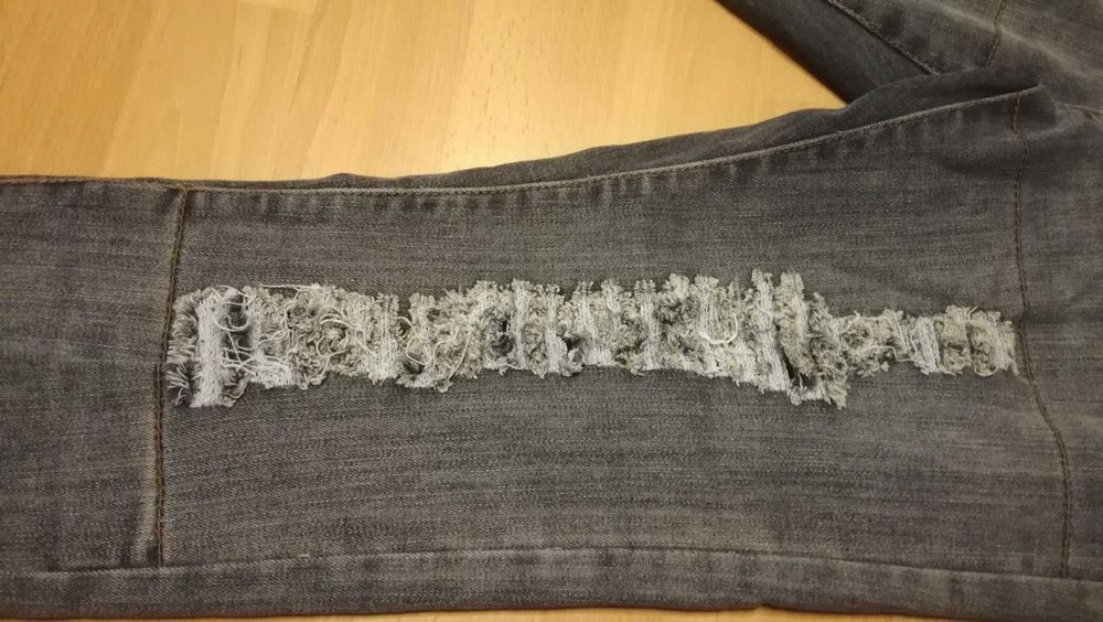 Damskie spodnie jeansowe rurki RUT&CIRCLE r.S nowe stan idealny