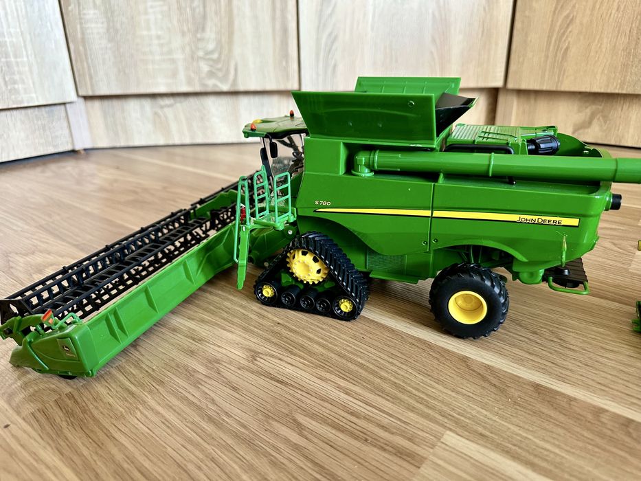 Коллекционный Комбайн John Deere S780 1:32 (Siku; Tomy Britains; ERTL)