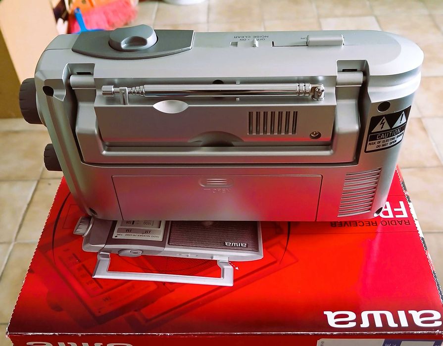 Rádio Aiwa modelo FR C350