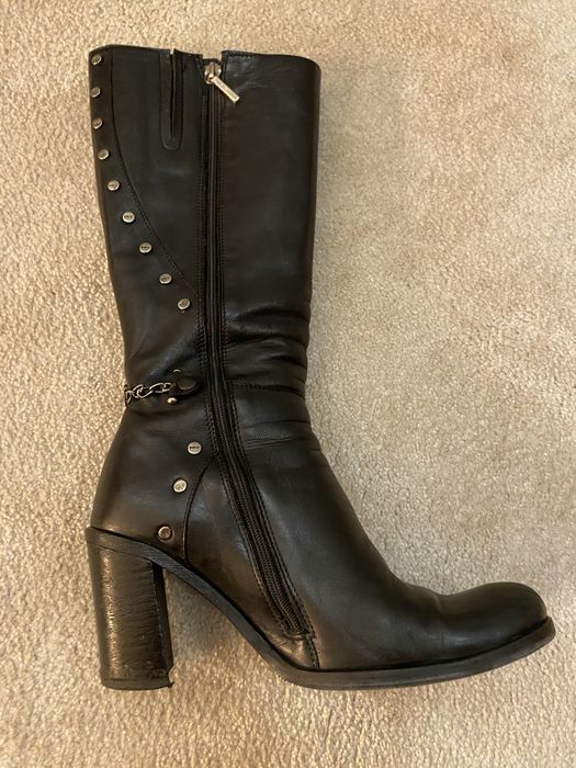 Botas de cano alto em muito bom estado