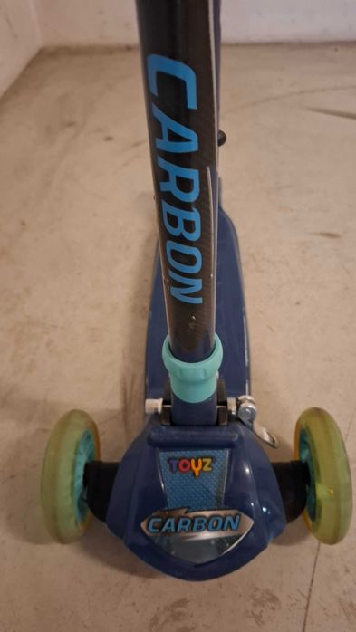 Hulajnoga trzykołowa, Toyz Carbon
