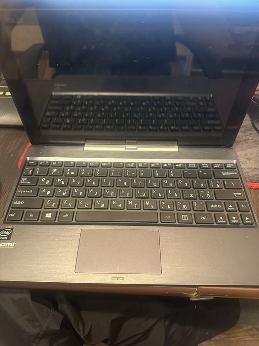 ASUS Transformer Book T100TAM планшет-трансформер 2в1