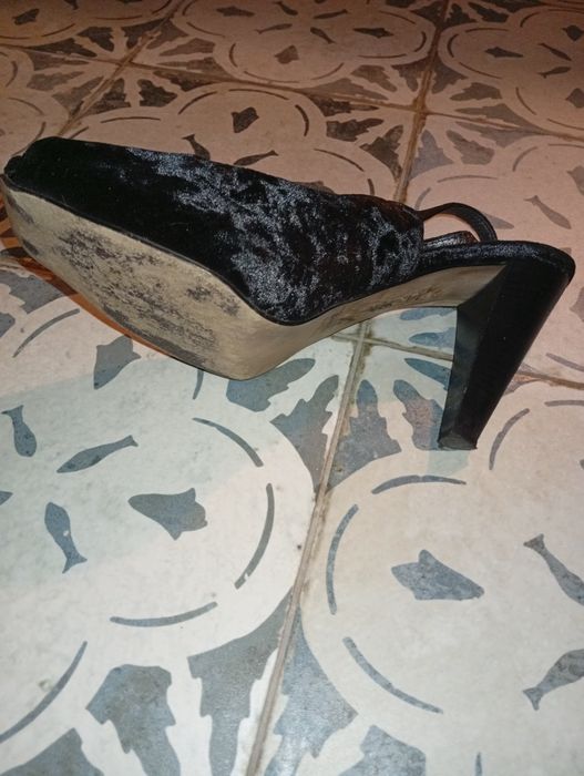 Eleganckie buty na wysokim obcasie, skóra