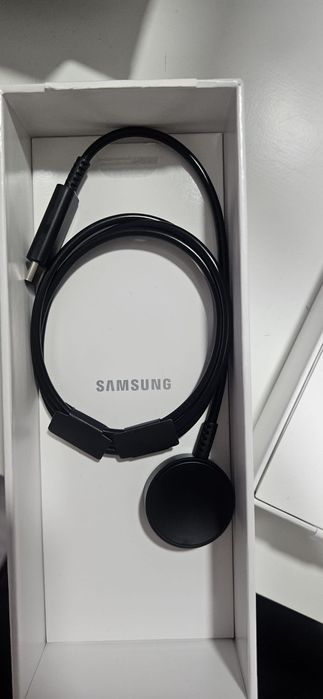 Smartwatch Samsung Galaxy Watch8

Tem 2 meses, ainda tem factura, foi muito pouco usado, sem riscos ou ma