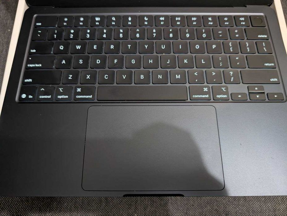 Майже новий MacBook Air 13 m4 16/256 за ціною макбука нео