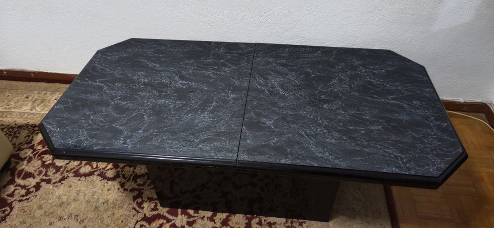 Mesa de centro de sala com arrumação