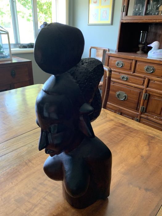 Busto feito á mão oriundo da Guiné Bissau