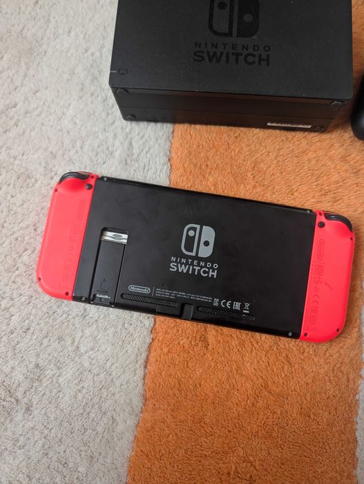 Nintendo Switch V2 (Neon Red)