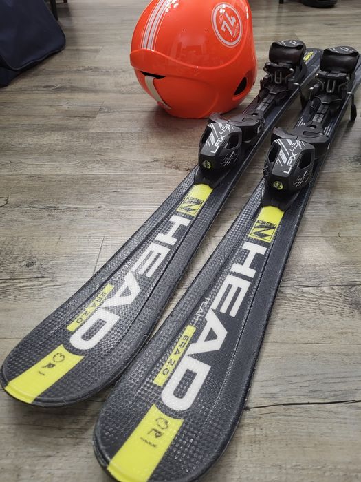 Narty zjazdowe head z butami i kaskiem