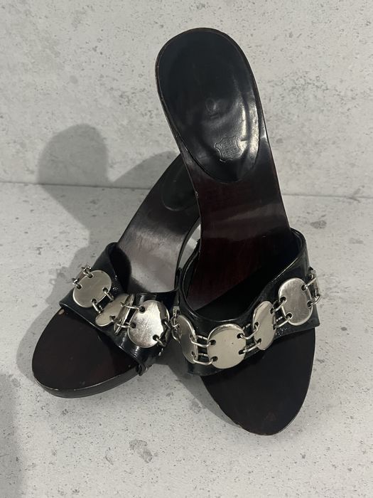 Vintage czarne lakierowane sandały
