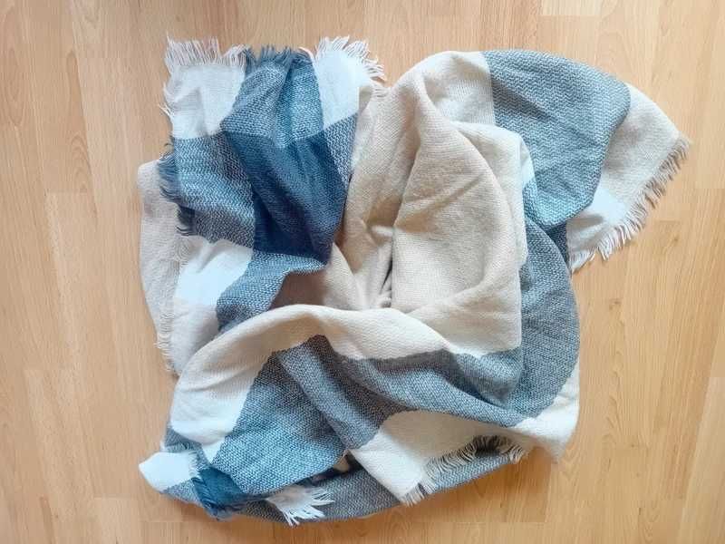 Duża chusta w kratę Zara