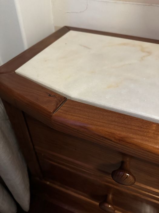 Cómoda + mesas de cabeceira + cadeira