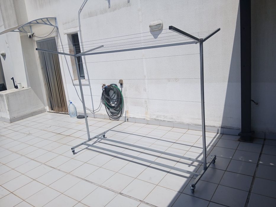 Estendal grande com rodas novos