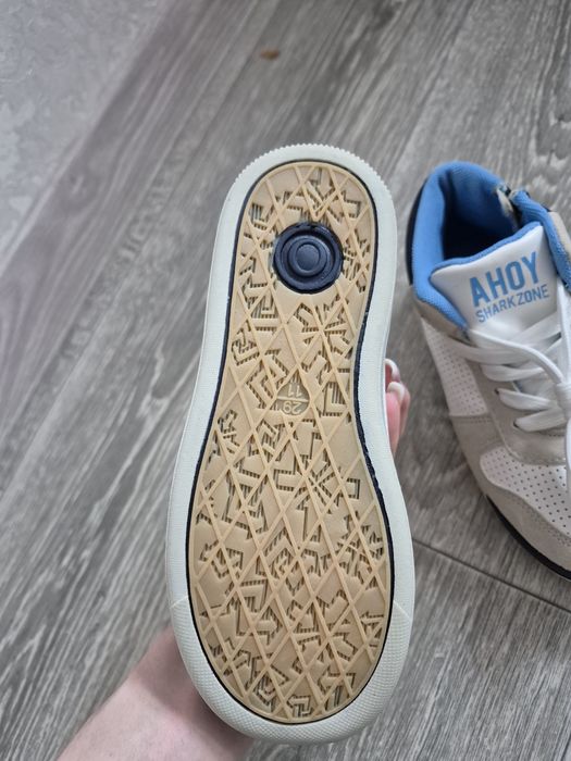 Продам ботинки нові