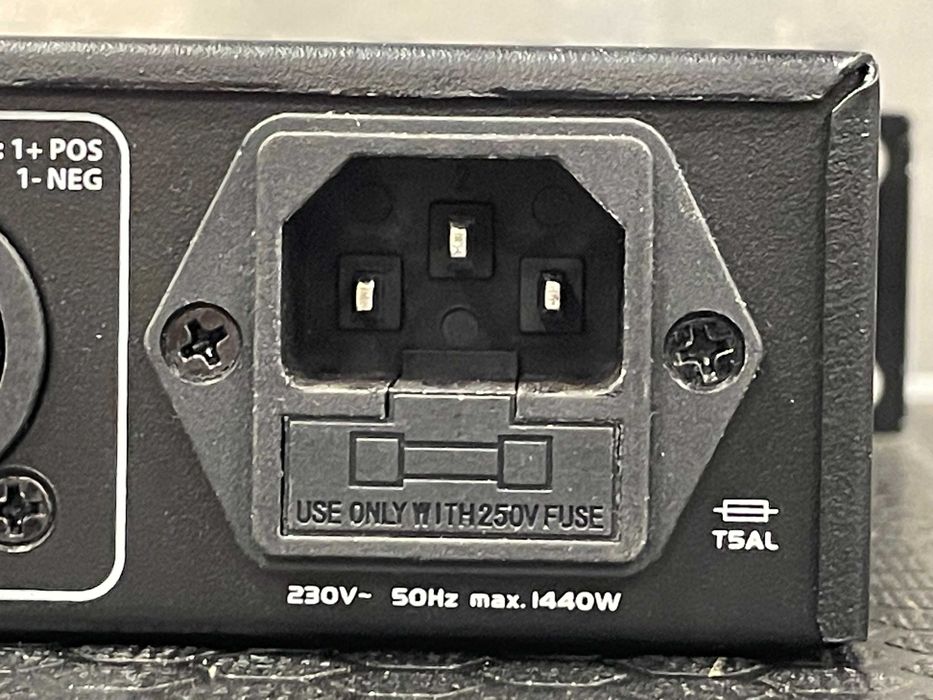 Wzmacniacz, końcówka mocy Omnitronic XDA-1204 4x300W, 2x600W RMS