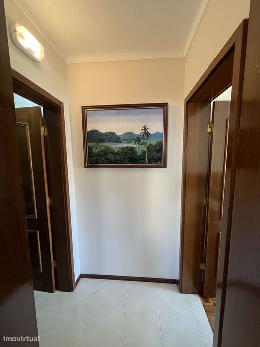 Apartamento T2 na Praia de Paredes de Vitória com varanda e garagem