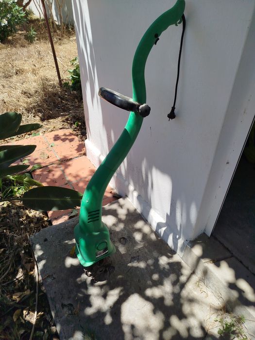 Cortador de erva elétrico e enxada elétrica
