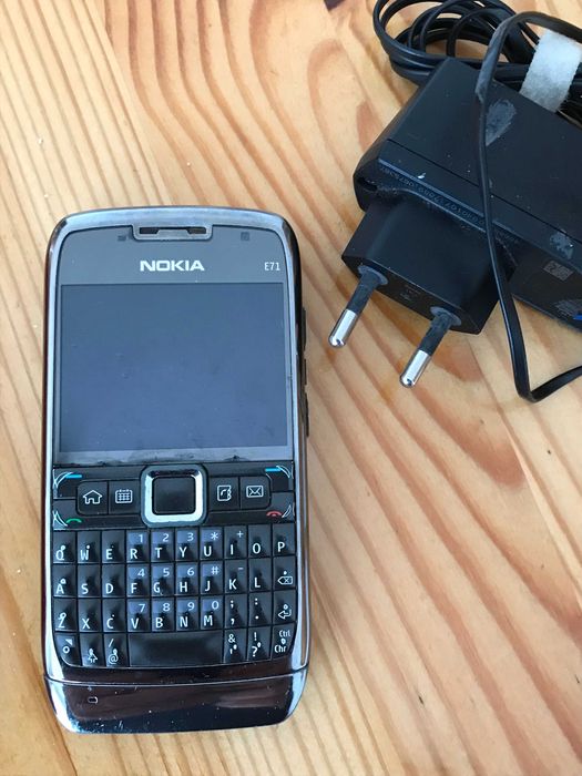 Telefon NOKIA E71
