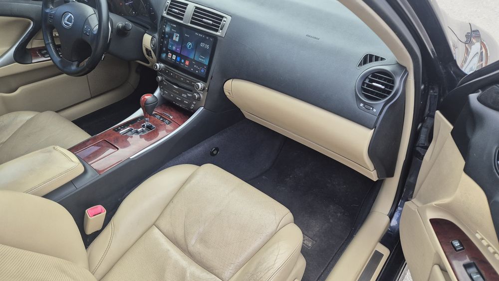 Продам Lexus is 250 AWD 2008 год