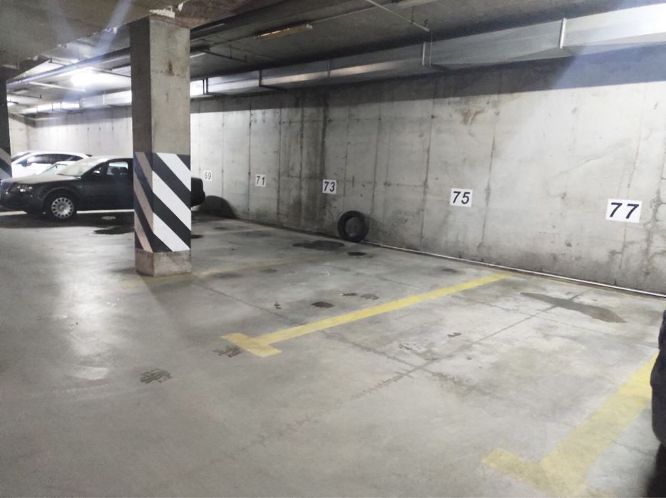 Продам парко место  в  центе  район К 12  Женева низ Проспекта Поля