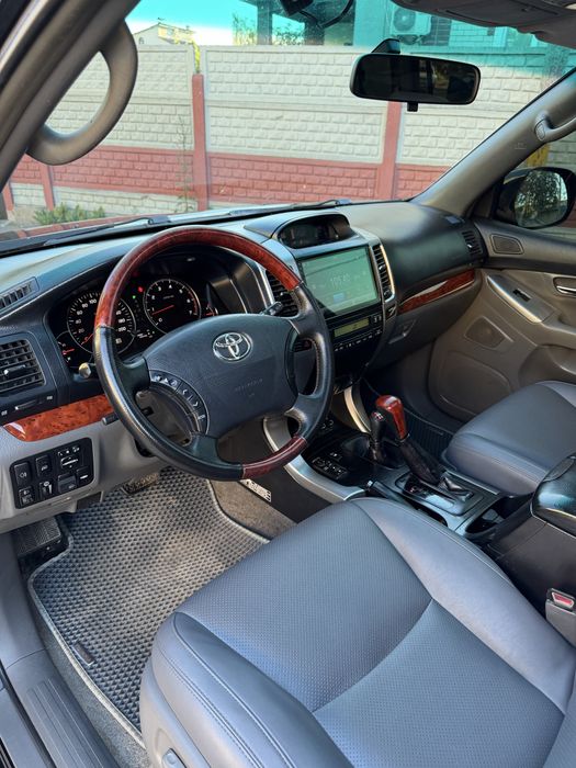 Продам Toyota Land Cruiser Prado 120