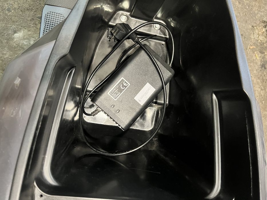 Продам електроскутер Yadea RN.