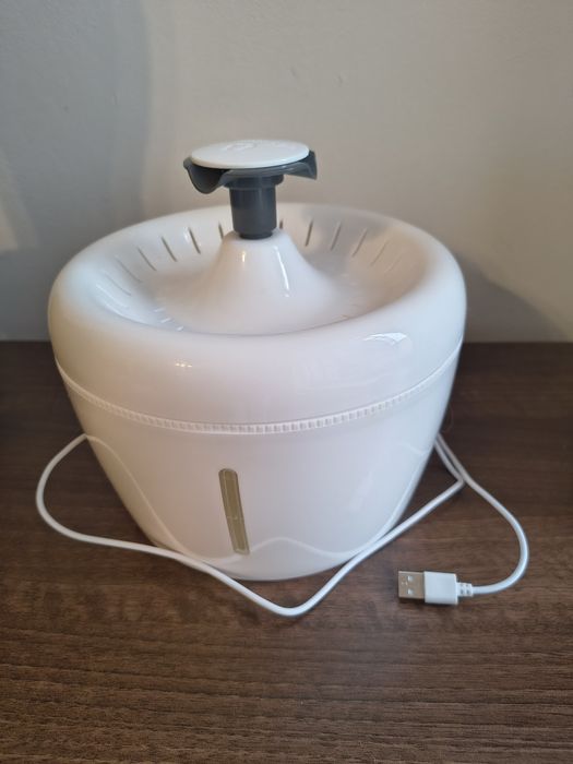 Fontanna poidełko dla psa kota