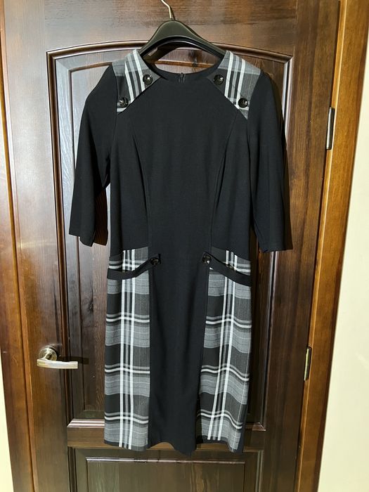 Sukienka czarna dopasowana