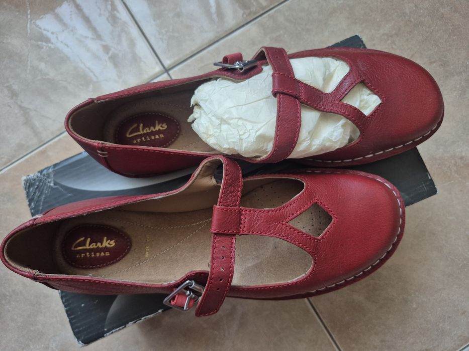 Туфли, сандалии, балетки кожаные  Clarks красные