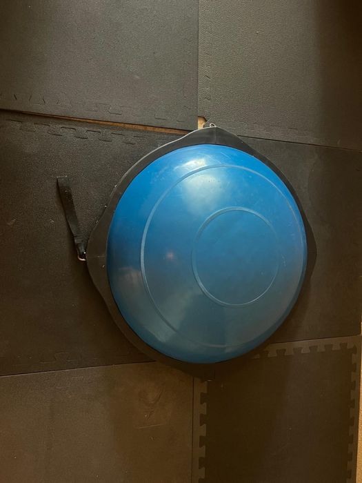 Bosu balance trainer