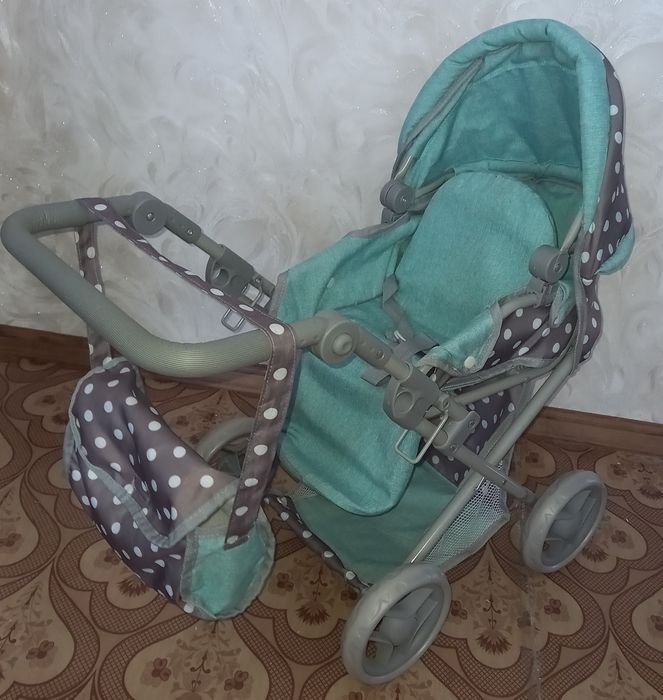 Коляска для ляльок в ідеальному стані