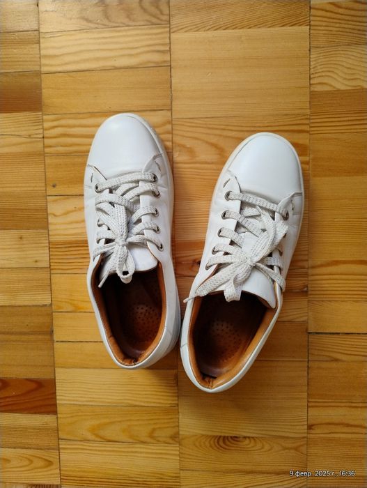 Жіночі кросівки шкіряні