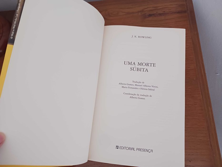 Livro Uma Morte Súbita, de J.K. Rowling