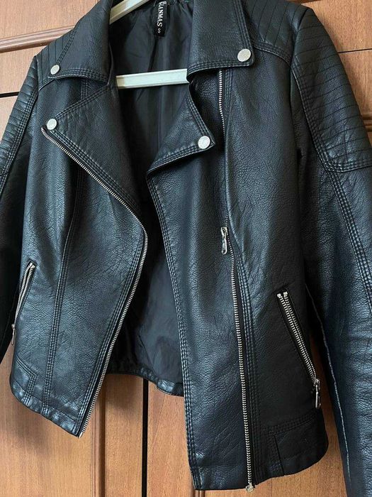 Жіноча шкіряна куртка