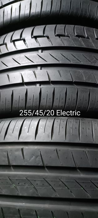 Pneus  255/45/20