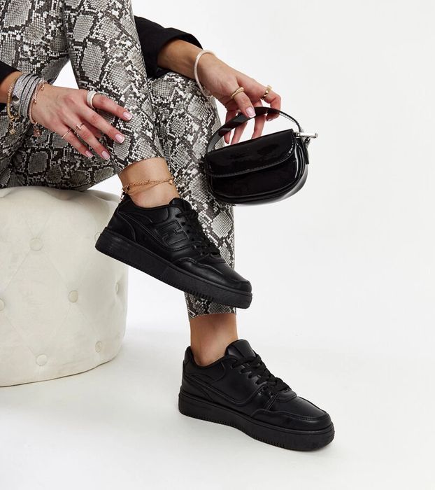 Czarne sneakersy na platformie Mentha