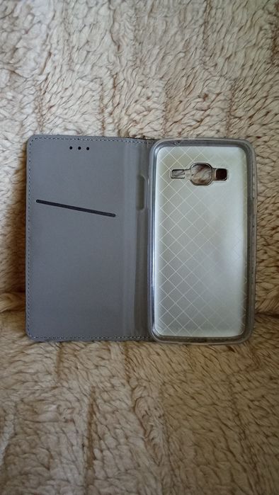 Etui na telefon Samsung Galaxy j3 2016