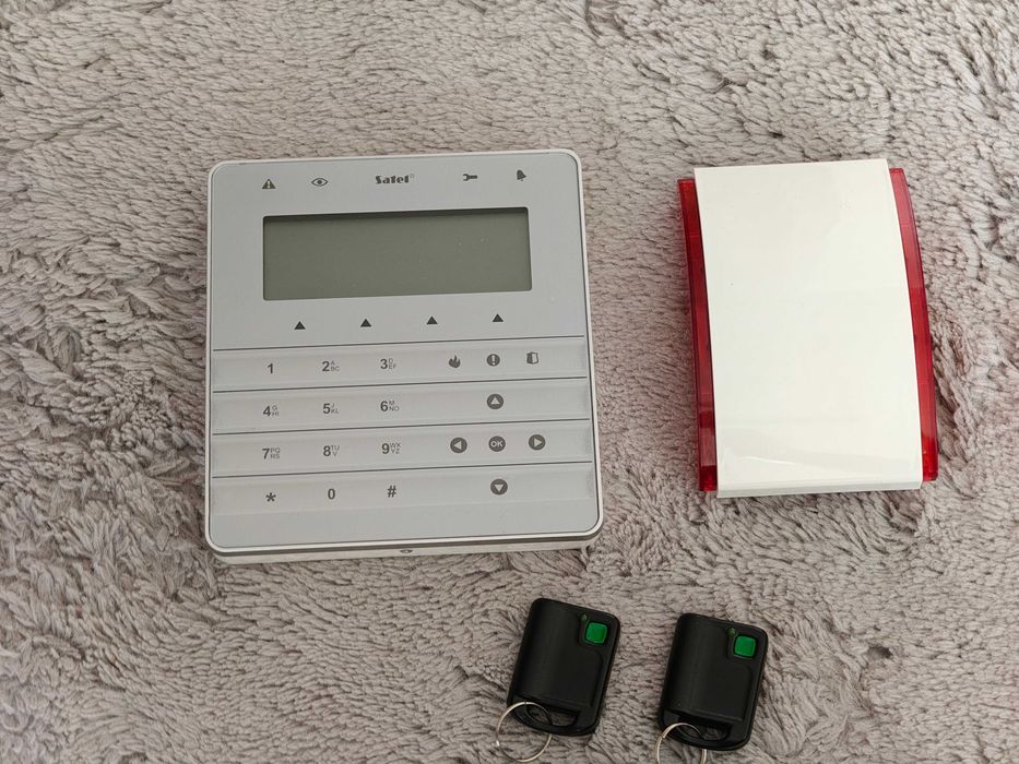 Centrala alarmowa SATEL INTEGRA 24 + ABAX + GSM | 7x APD100 | 2 piloty