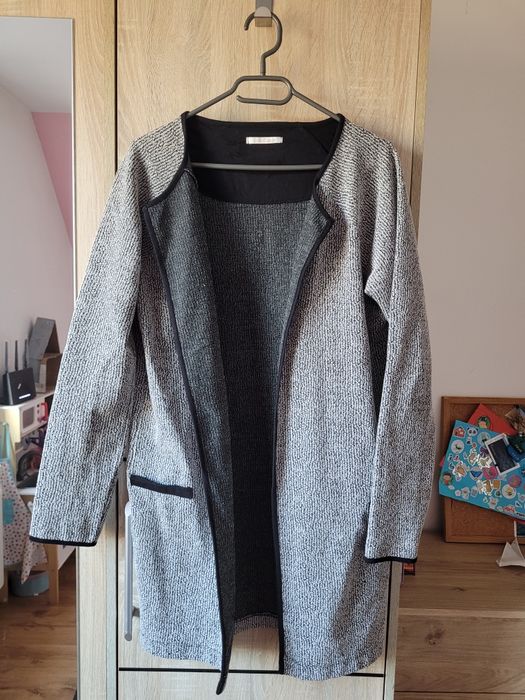 Narzutka w lekkich szarościach