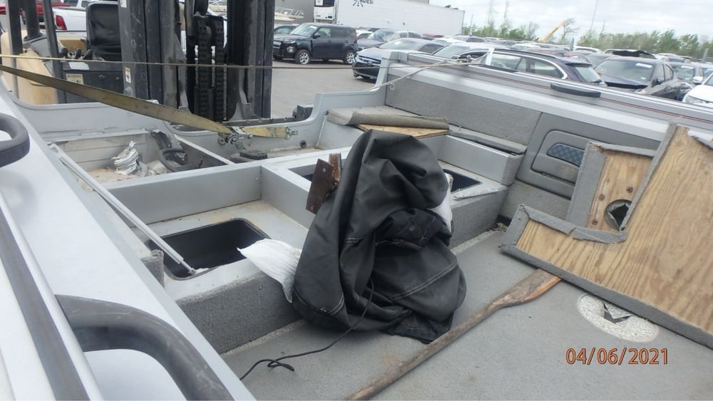 Моторний човен Tracker targa